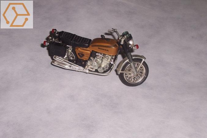 Jeux et Jouets miniature  moto HONDA CB 750  FOUR  1 15 